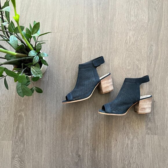 Vince Camuto Navy Suede Open-Toed Sandal with Chunky Heel and Velcro Strap - Picture 1 of 9
